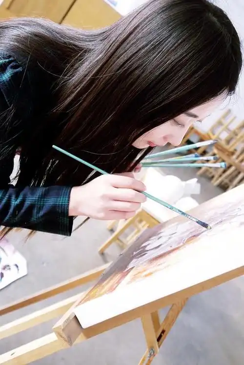 菜的相册画画的姑娘