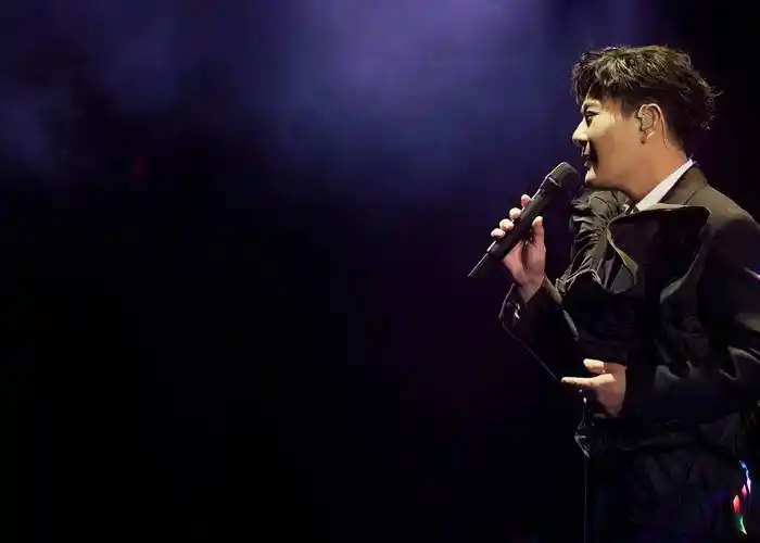 0湖州站观演"福利"多多,经典曲目引发万人大合唱_张信哲_歌迷_演唱会