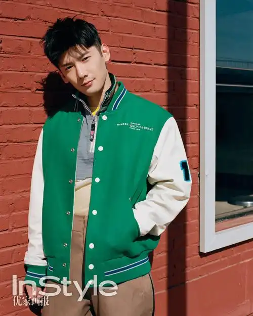 刘芮麟时尚大片出炉 玩转运动混搭风