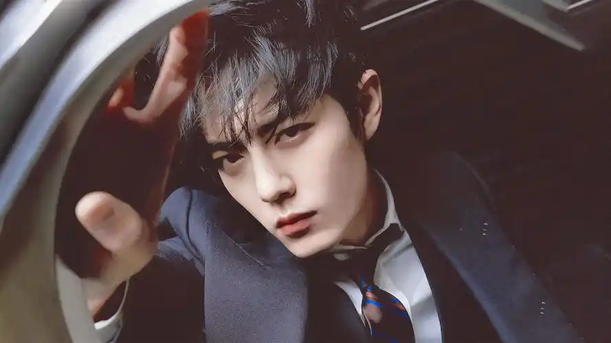 肖战有哪些好看的高清无水印图片(可以当壁纸的那种)? - 知乎