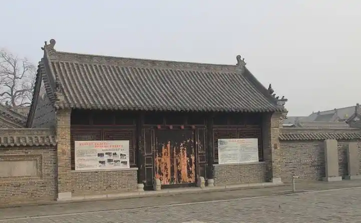 古代这种房子很怪,垮了也没人修,谁修朝廷罚谁