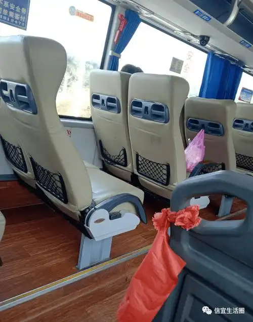 感慨信宜往广州某地大巴车上只有五六个乘客我真的太难了