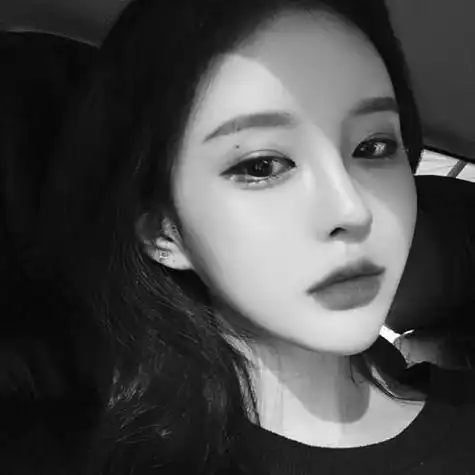 高冷霸气黑色系女生头像甜的很正经人间理想少女