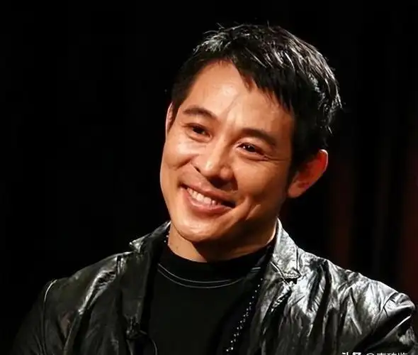 李连杰对利智说:咱们两个女儿都挺奇怪的,长得既不像你又不像我