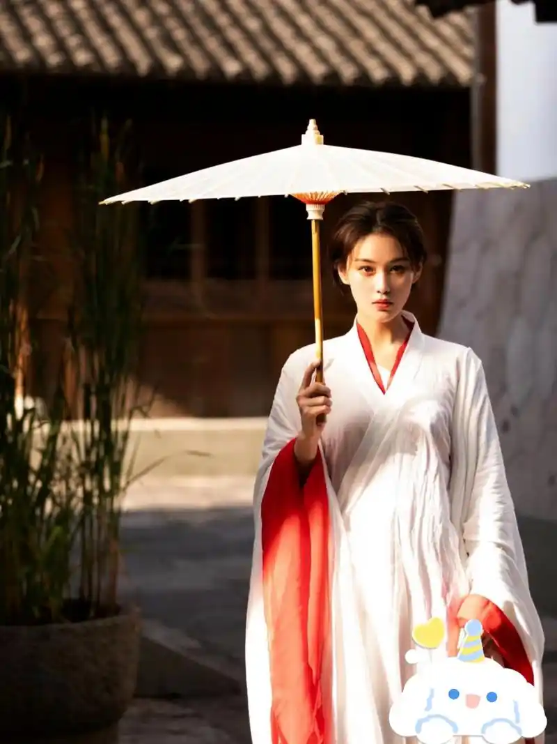 古装的张馨予,宛如画中仙.