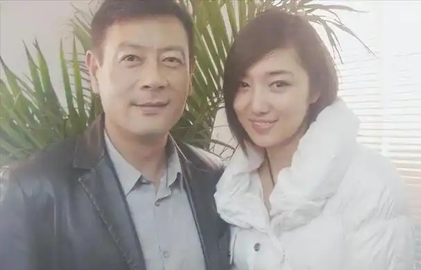 回顾巫刚:与前妻15年婚姻无儿女,62岁和不婚不育的陈瑾相伴20年