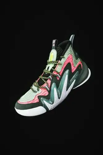 安踏全新要疯系列今天正式发布