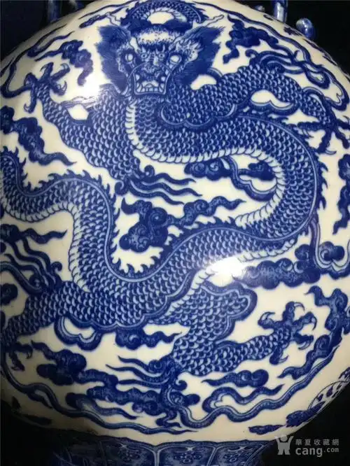 华夏古玩城 瓷器 明清 > 清乾隆 青花龙纹抱月瓶 年代:清中期 品相:全