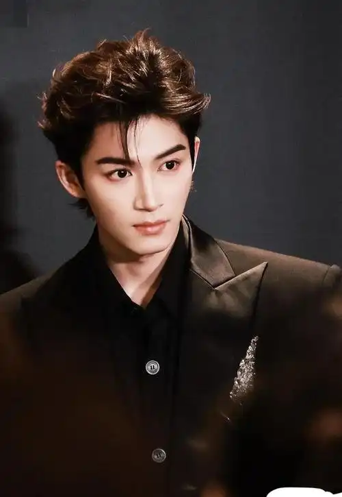 2023年最火男艺人排名张晚意第9邓为第8成毅第2