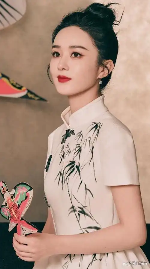 什么叫作美人如画?看到赵丽颖的旗袍造型,我终于明白了