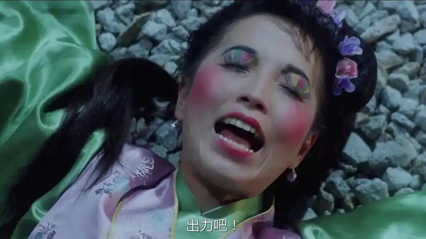 周星驰电影中灵魂女配角,一出场,妆容就成为整部影片点睛之笔!