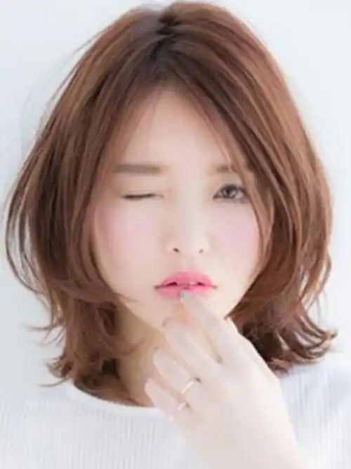 5款适合圆脸女生的中分发型 修颜显瘦又气质000000圆_圈子-新氧