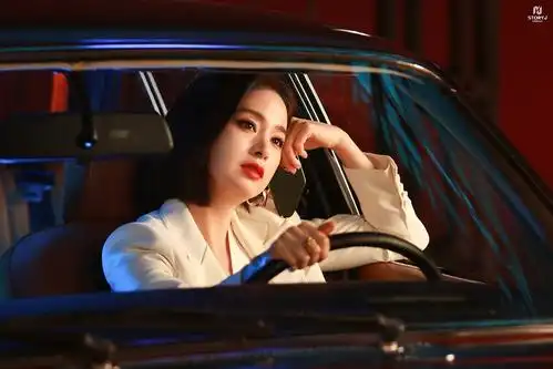 40岁金泰熙拍时尚大片复出,颜值重回巅峰,女神风采依旧