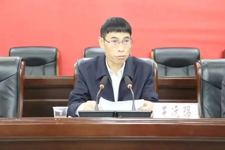 献给半边天致敬她力量茅台镇召开庆祝三八国际劳动妇女节112周年表扬