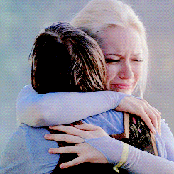 拥抱gif哭泣gif伤心gif流泪gif