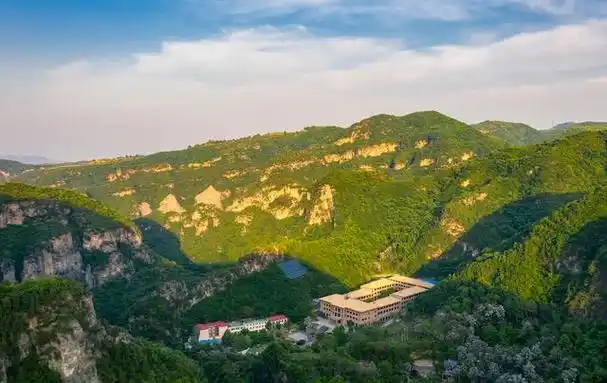 云梦山风景区:壮美的山峦与丰富的历史文化