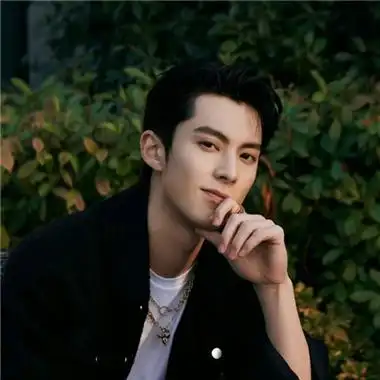 成熟并且很精致的男生头像 好看帅气的优雅男生头像_男生头像_美头网