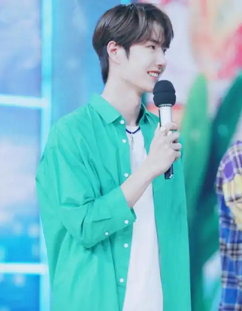 天天向上 截修 @uniq-王一博 cr:logo