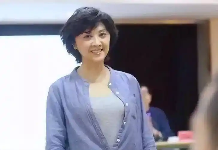 她曾是中国第一美女,如今年过六旬,近照曝光仍美丽动人_朱琳_阿昱