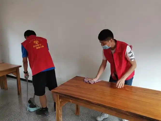 助力大学生志愿行 情暖敬老院美德传