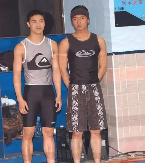 运动员身高肯定相对要真实一点,所以谢霆锋大概是172或者173.