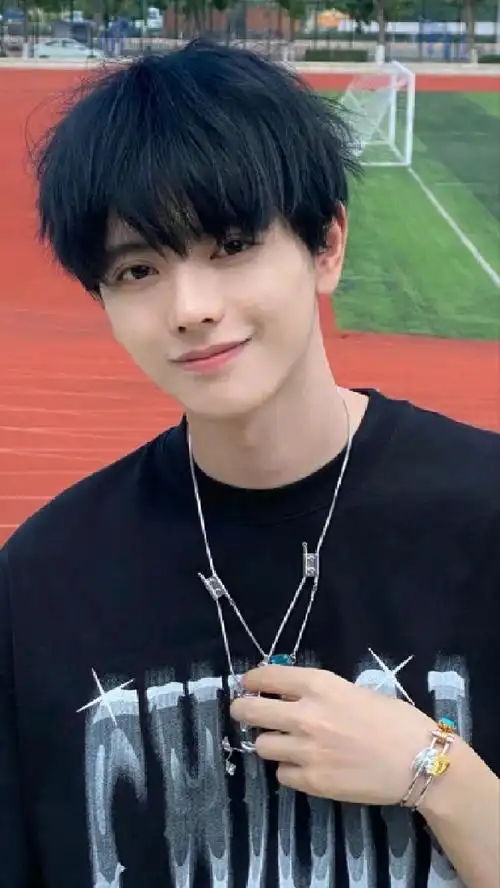 阳光男孩首选宝藏颜色,帅气的蓝黑色,男女同款发色