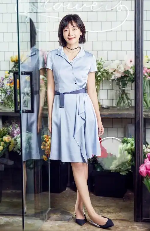 我记得有一款发型也不错,徐静蕾第一次裁剪的发型就是上面这款摩卡波