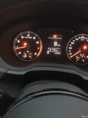 求解q3电瓶指示灯亮了