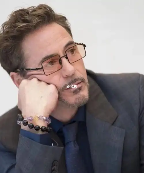 是说男人开始戴手串了就免不了油腻了嘛