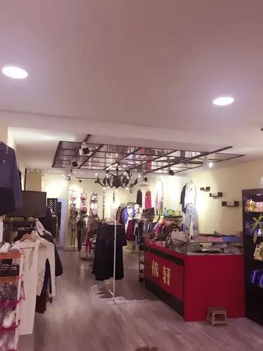 马德里-服装店转让 1500/100/改行从事其他行业