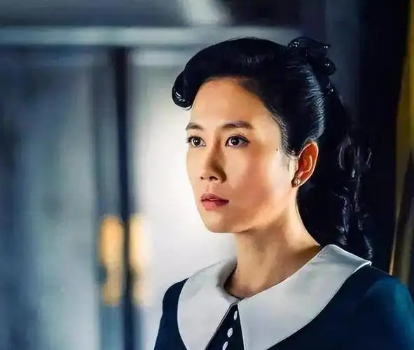 回顾演员温峥嵘24年不温不火隐婚初恋生子46岁风采依旧