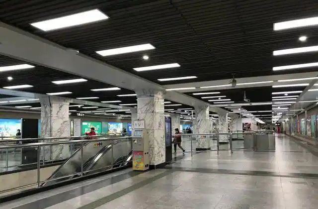 春节期间的广州市地铁站