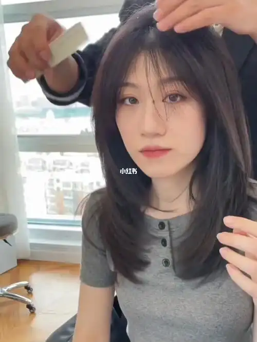 超级瘦脸减龄的层次中长发适合所有脸型|||脸大的妹妹不要走 显小锁骨