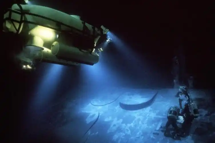 第66名:《深渊》1989 推荐理由:卡梅隆为本片创造了史无前例的水下