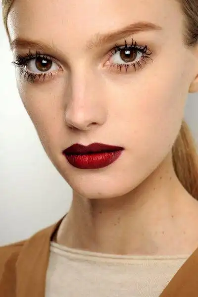 gucci烈焰红唇妆容 挡不住的性感魅惑_悦美妆频道