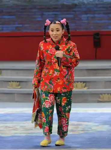 原创赵本山爱徒丫蛋春晚不差钱一夜成名为何沦落到做网红直播