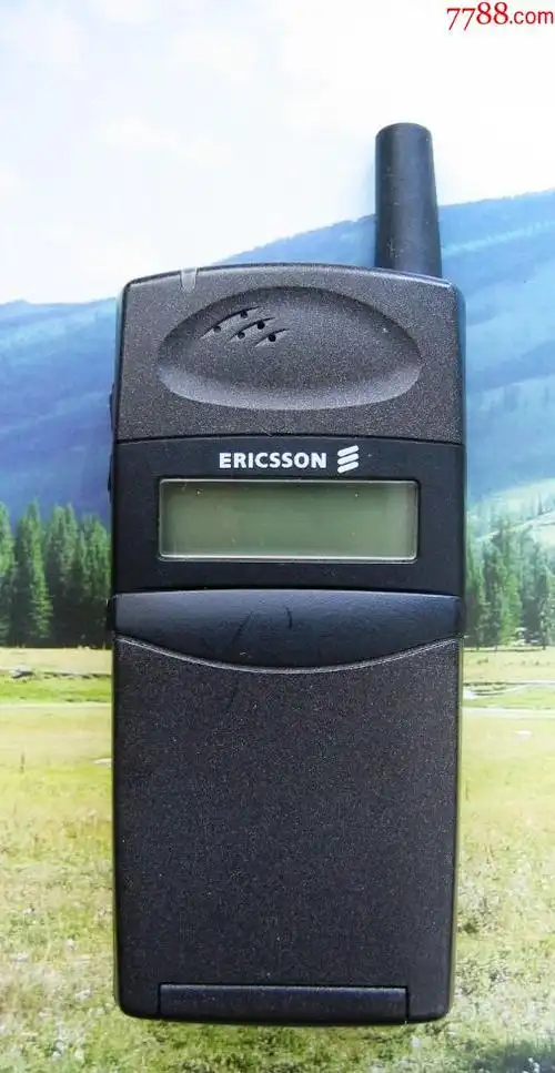 可供爱好者怀旧收藏的爱立信gf788c手机电池漏液了