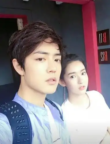 肖战大学恋情被曝,前女友已为人妻,曾是心中理想类型