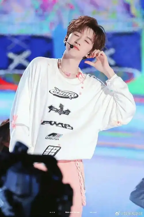 贺峻霖|适配|粉丝_新浪新闻