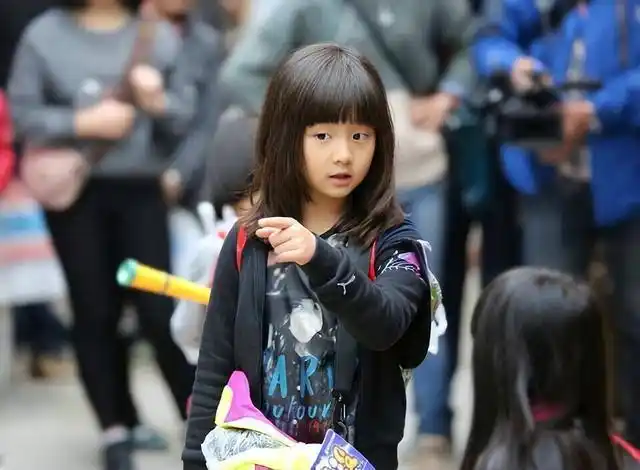 16岁的黄多多越是优秀,就被网友骂的越惨 - 完美