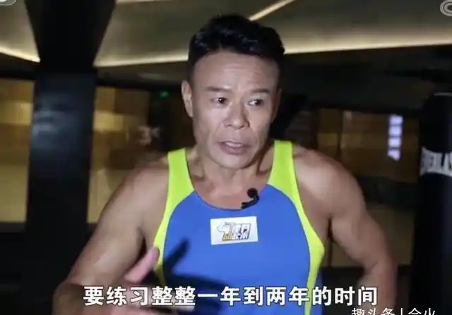 黄品沅下乡义演认不出,56岁还有一身腱子肉,新剧搭档刘涛遭撤档_健身