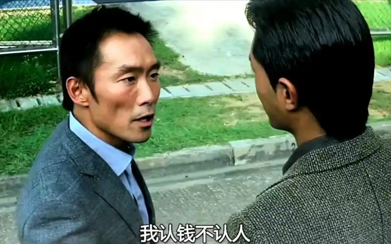 加钱哥手拿西瓜刀砍的飞起契约精神很强东莞仔要是跟他单挑觉得谁赢