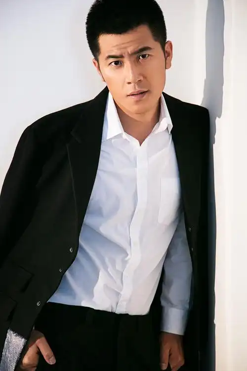 电视剧《青山遮不住》火热拍摄中 王铮突破演技首次挑战新角色