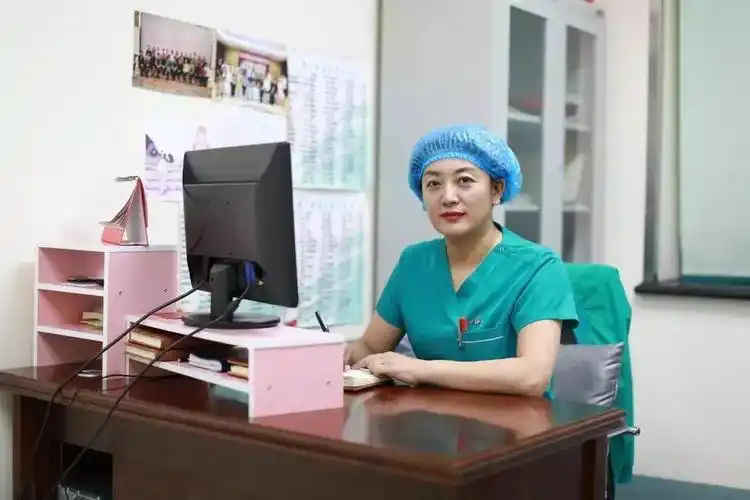 霜 战地黄花分外香——记我院手术室总护士长,中心手术室护士长董文娟