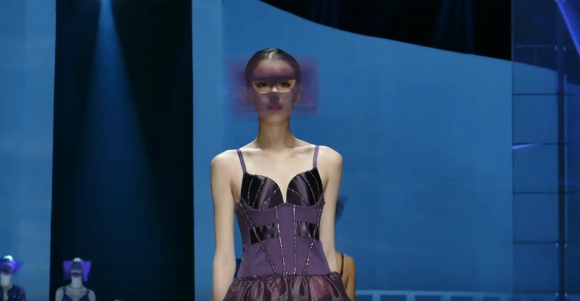 深圳内衣秀:黑色薄纱遮不住完美曲线,火辣好身材展现的淋漓尽致