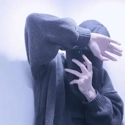 宋知意/酷帅风格高冷戴帽子手机挡脸男头 你是我的氟西丁_男生头像_我