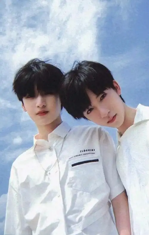 严浩翔希望贺峻霖如夏日般热烈美好##严浩翔晒镜中的贺峻霖