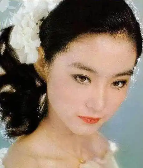 岁出道就惊艳众人,与前男友相恋21年却不愿娶她,今成这副模样_林青霞