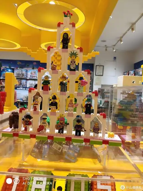 人仔区大头们底部发现了实体店比较少的产品,国际象棋,对比乐高的几套