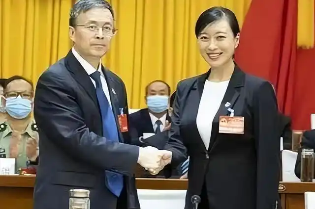 国岳集团董事长夫人郭晓亚国岳集团夫岳彬老婆郭晓雅